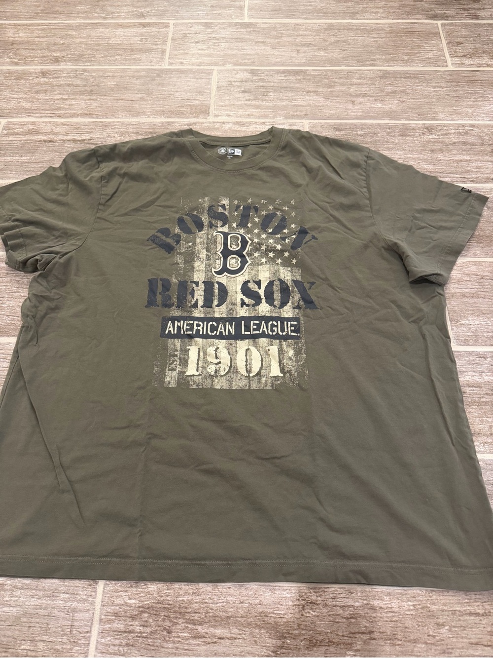 New Era Boston Red Sox T-shirt with 'BOSTON RED SOX' and 'AMERICAN LEAGUE 1901'